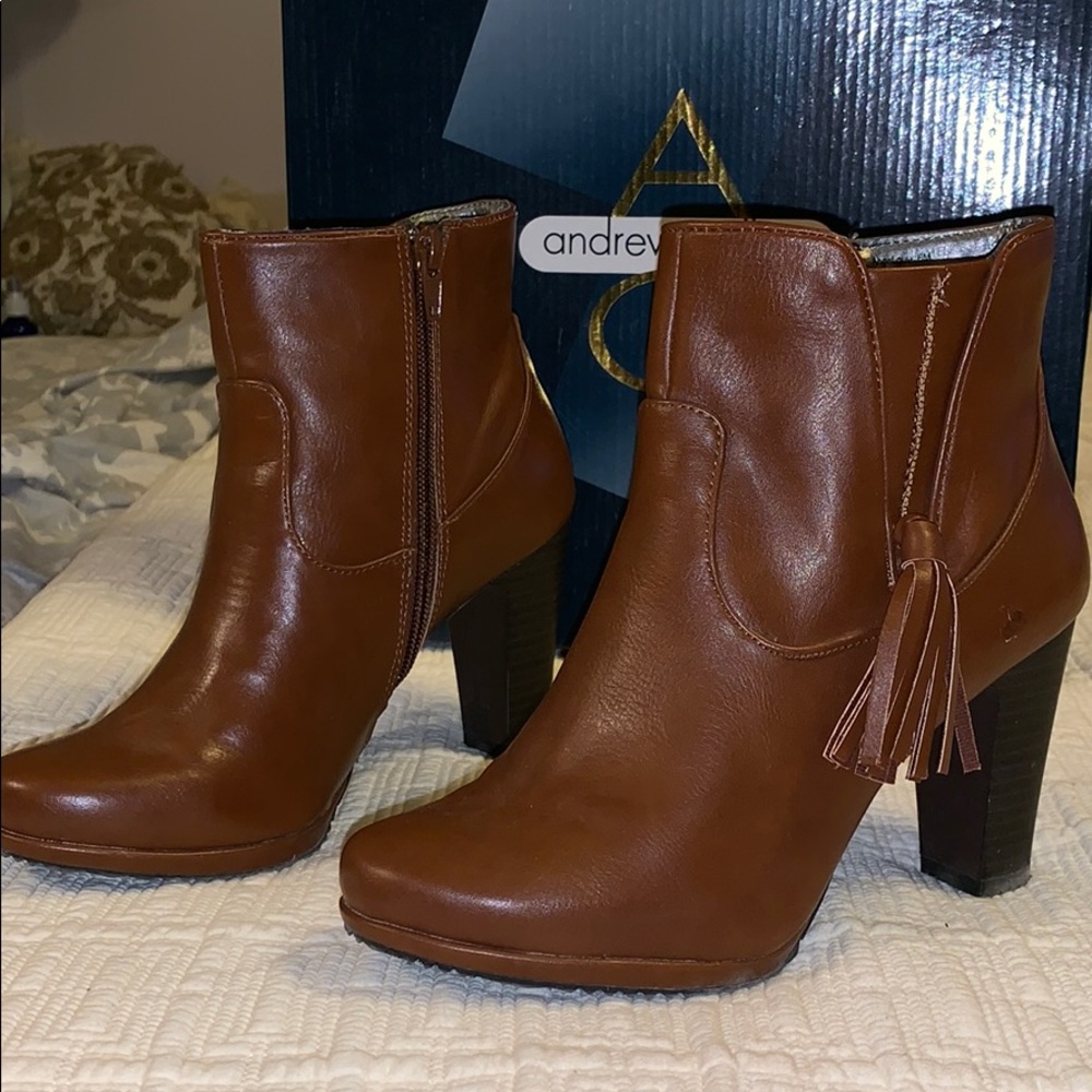 ANDREW GELLER SIZE 6 Brown Booties w/tassels EUC!
